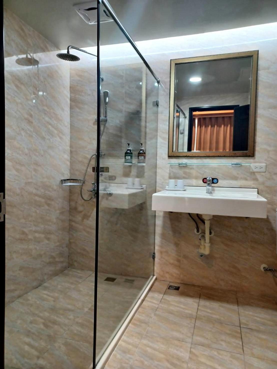 Crystal Hotel Puli Εξωτερικό φωτογραφία